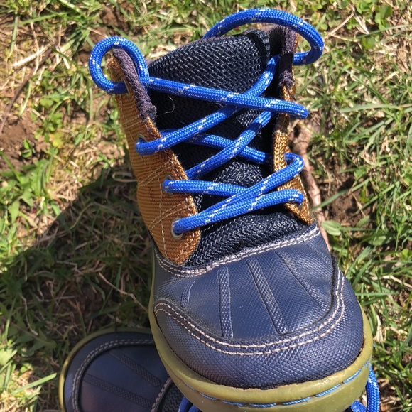 OshKosh boys size 10 boot - Picture 3 of 8